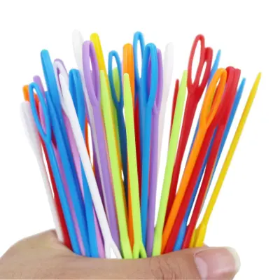 Plastične igle s velikim ušicom (Pakiranje od 50) Višebojne