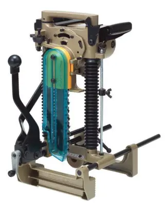 MAKITA motorna pila 7104L