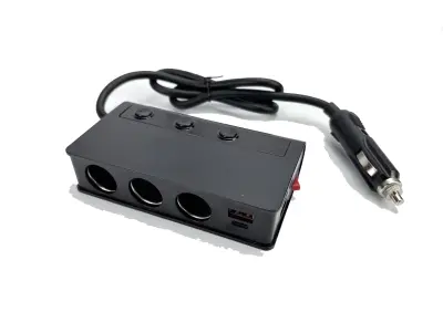 Auto punjač, USB punjač s 3 priključka i LED zaslonom Crna