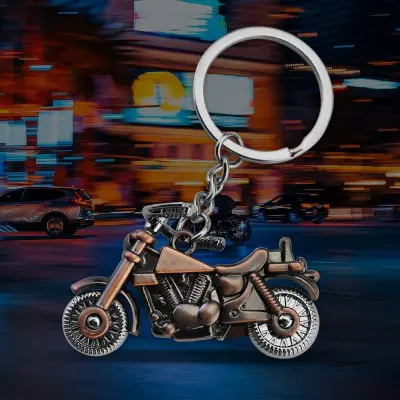 Plavi privjesak za ključeve u obliku kacige, stilski privjesak za ključeve za motocikl Srebrna