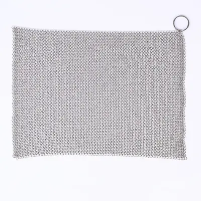 Mrežica s finim prstenovima za čišćenje posuđa od lijevanog željeza