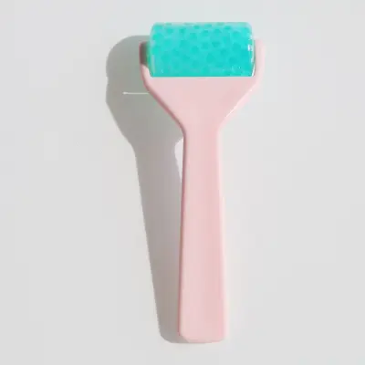 Hladilni valjak za lice i tijelo – masažni ledeni valjak za pore Green+pink